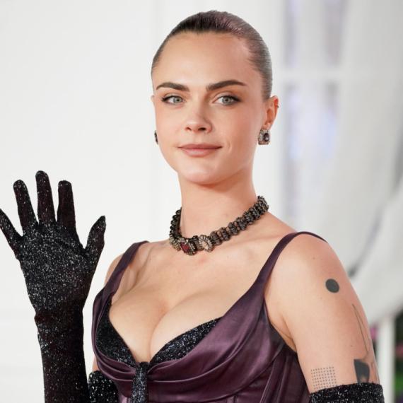 Njenim transformacijama nikad kraja: Lepa manekenka opet promenila imidž FOTO