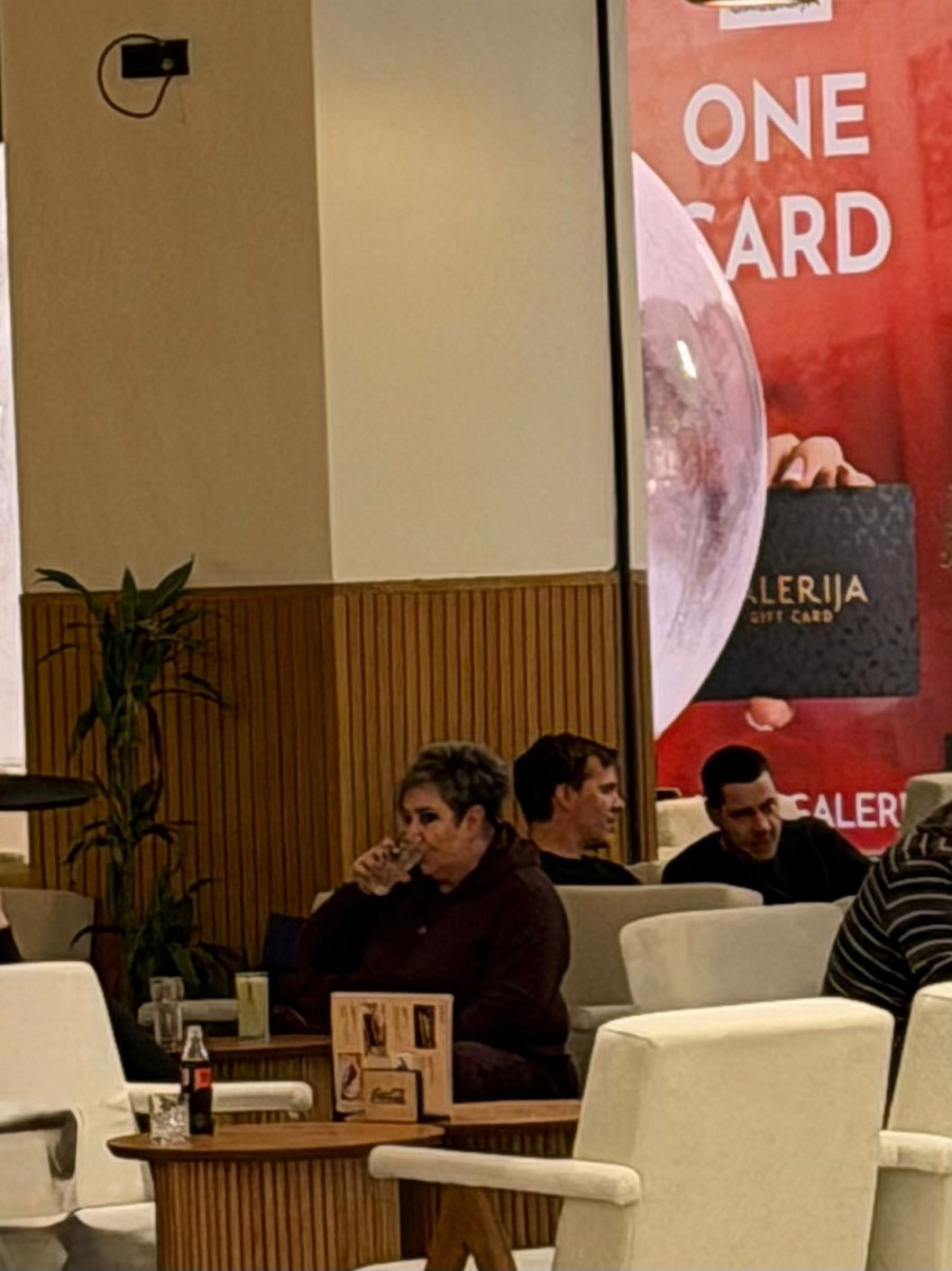 Bivša dekanka priča sve najgore o Galeriji i Beogradu na vodi, a tamo pije kafu FOTO/VIDEO
