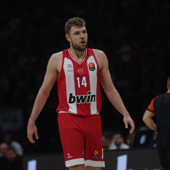 Suspendovan Vezenkov!