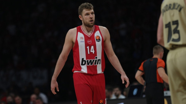 Suspendovan Vezenkov!