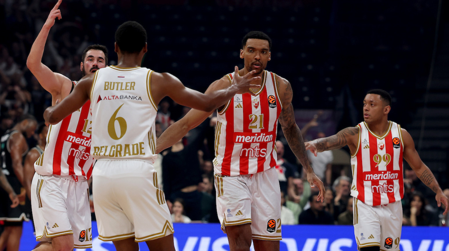 Arena na nogama – Zvezda pred pobedom!