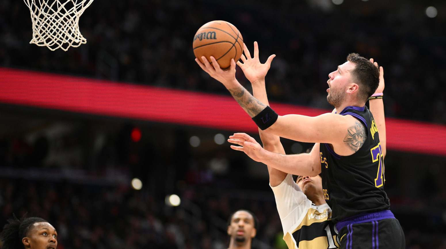 Dončić "sipao" u prestonici u rapsodiji Lejkersa VIDEO