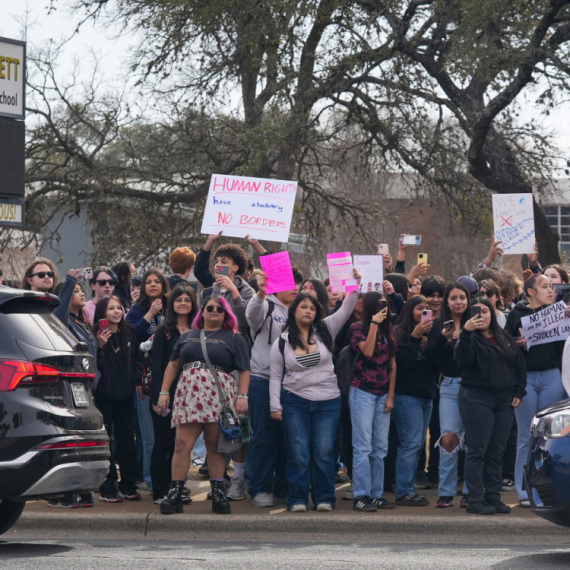 Gori Amerika; Hiljade ljudi na ulicama Los Anđelesa – protest protiv ICE eskalirao u sukobe FOTO/VIDEO