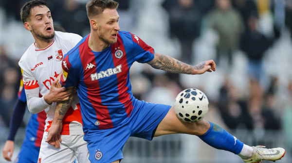 Partizan sa Nathom, Nišlije se brane sa desetoricom