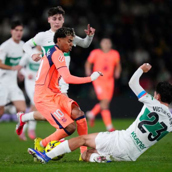 Barsina laka trojka u Elčeu