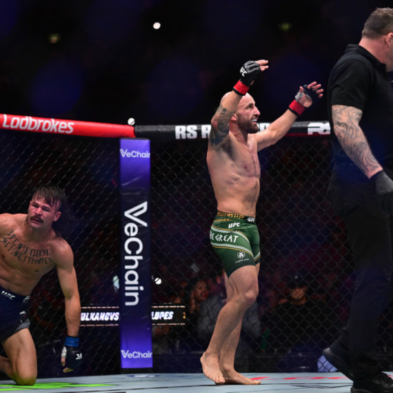Volkanovski prebio Lopesa i odbranio titulu VIDEO