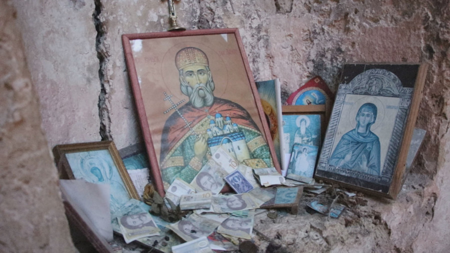 U ovoj misterioznoj crkvi kod Topole se srpska vojska pričešćivala kad je bilo najvažnije FOTO