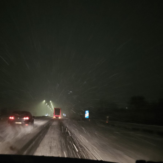 Ledeni talas stigao u Srbiju: Sneg prekrio puteve, zavejan "Miloš Veliki" FOTO/VIDEO