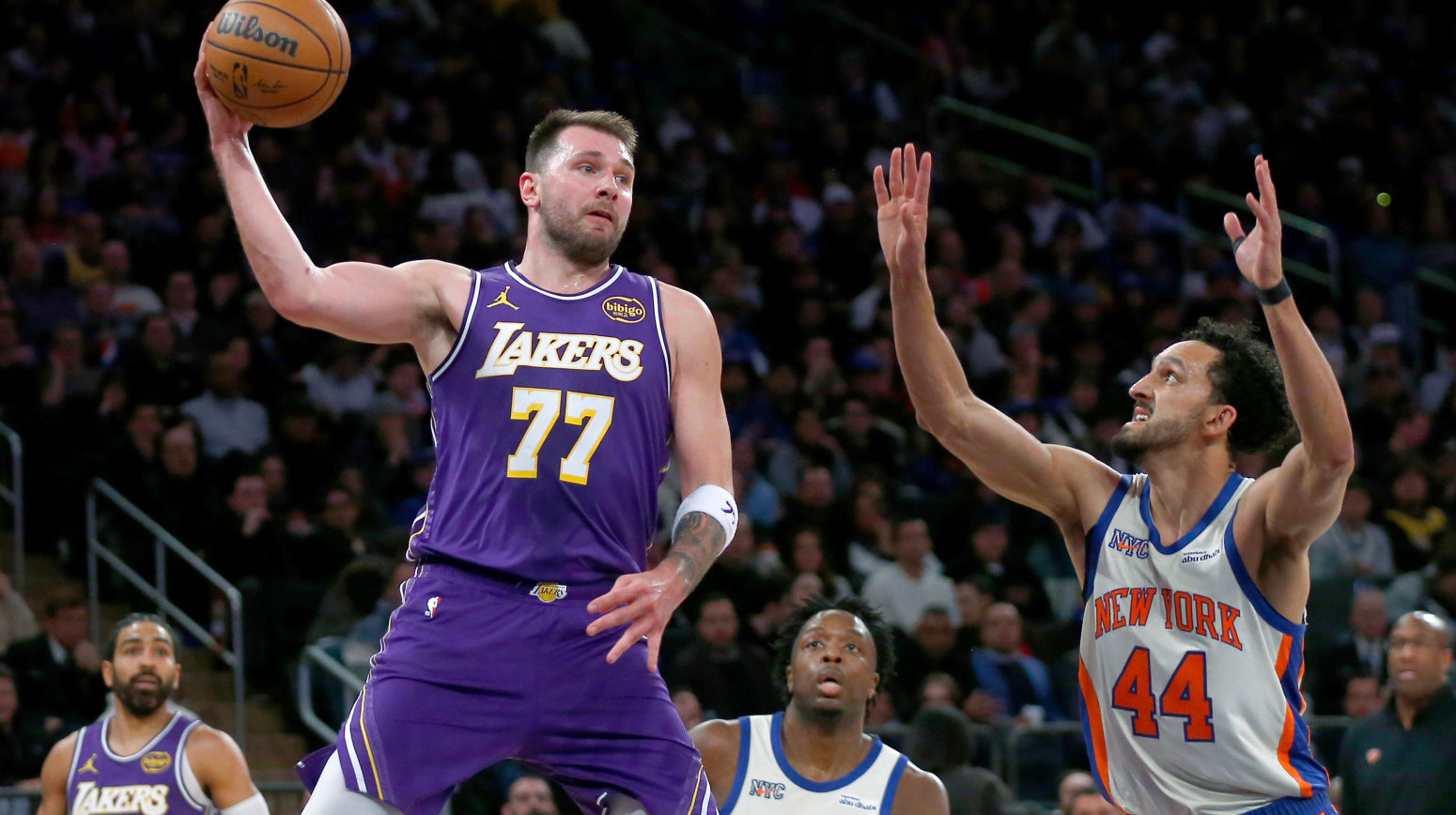 Dončić ubacio 30 – igrač iz senke rešio Lejkerse VIDEO