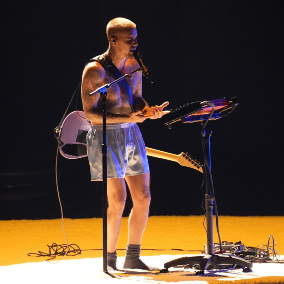 Džastin Biber izašao go na scenu: "Njemu treba pomoć" VIDEO