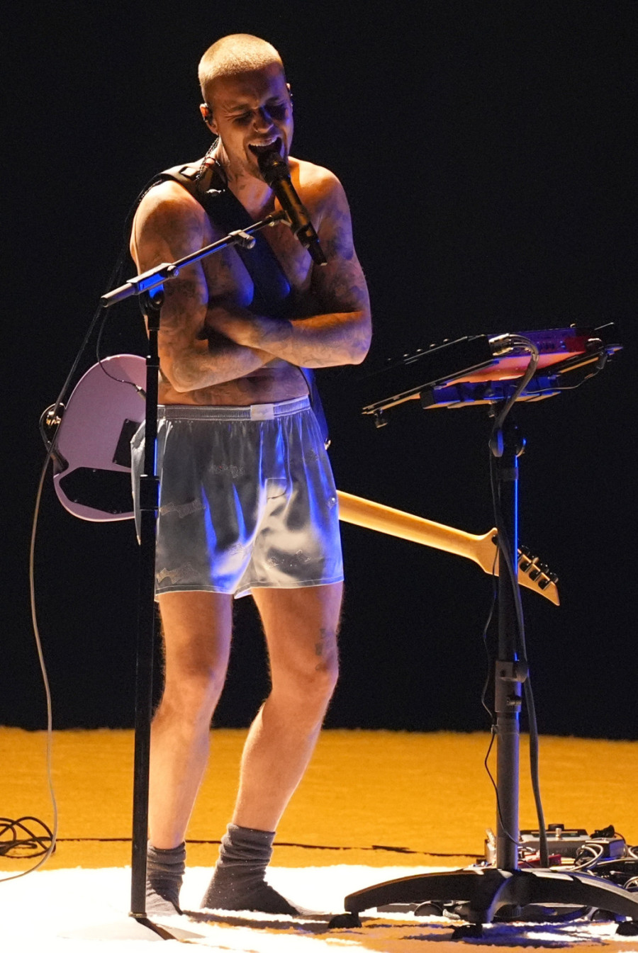 Džastin Biber izašao go na scenu: Njemu treba pomoć FOTO/VIDEO