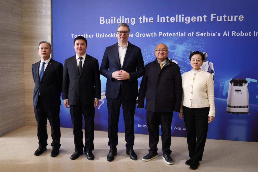 Roboti pričaju, igraju... Vučić na prezentaciji AGIBOT-a: Ovo čoveka malo i uplaši FOTO/VIDEO