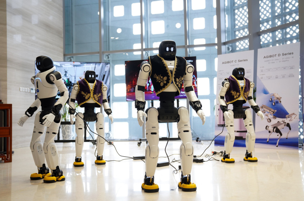 Fabrika robota u Srbiji? Vučić: Do 2030. imaćemo 50 fabrika u kojima će da rade ljudi i roboti VIDEO