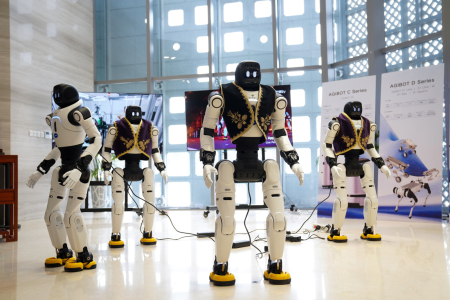 Roboti pričaju, igraju... Vučić na prezentaciji AGIBOT-a: Ovo čoveka malo i uplaši FOTO/VIDEO