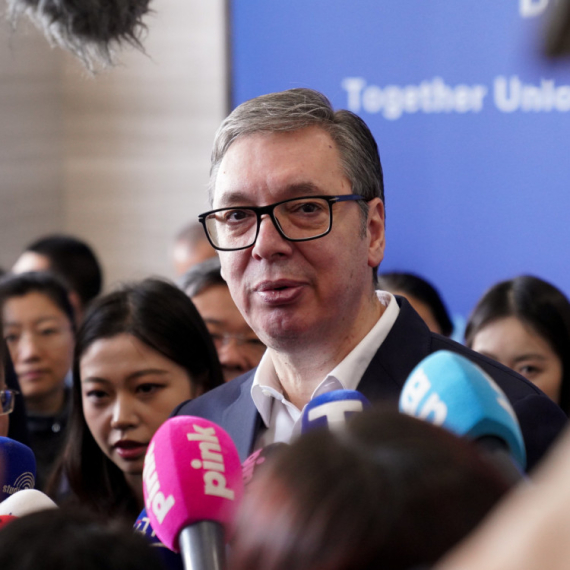 Fabrika robota u Srbiji? Vučić: Do 2030. imaćemo 50 fabrika u kojima će da rade ljudi i roboti VIDEO