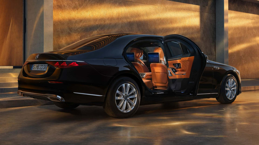 Novi blindirani Mercedes S klase V12 primiće metak umesto vas FOTO