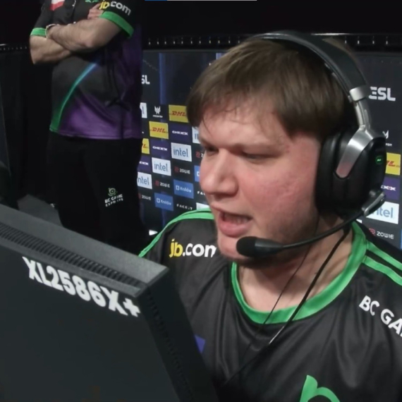 S1mple izgubio živce pred kamerama, odbrusio saigraču