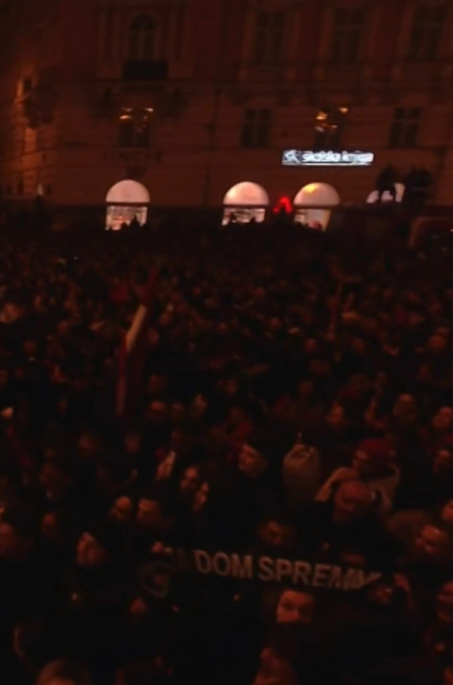 Hrvati se okupili u Zagrebu: Zastave HOS-a i majice Za dom spremni; Tompson otpevao zabranjenu pesmu VIDEO