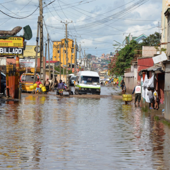 Naložena hitna evakuacija ostrva: Ljudi ostali bez domova, otvoren prihvatni centar FOTO