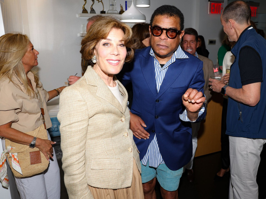 Pedofilu nudili dve bebe iz Afrike: Baš kao u Madoninom stilu FOTO