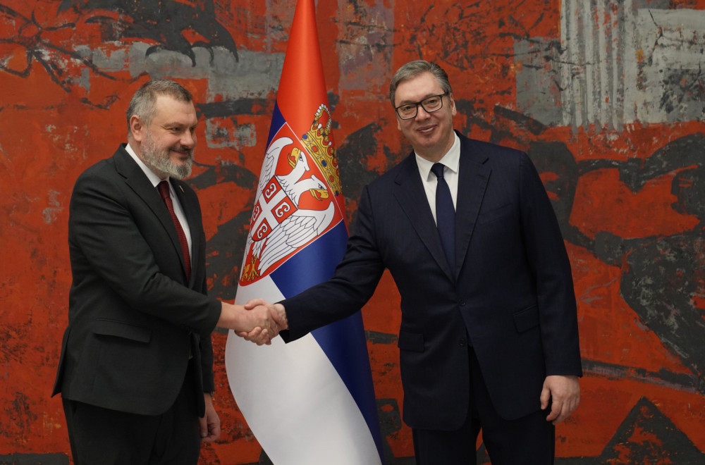 Vučić sa novoimenovanim ambasadorima Ukrajine, Indije i Angole; Uspešan rad i prijatan boravak u Srbiji FOTO