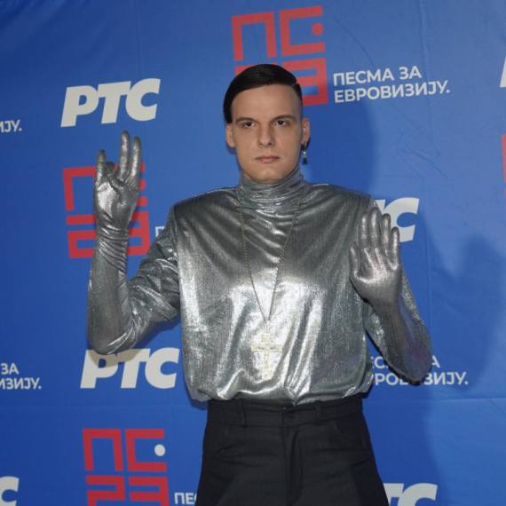 Šajkača i narodna nošnja u polufinalu PZE: Eegor pokazao zašto je jedan od favorita FOTO