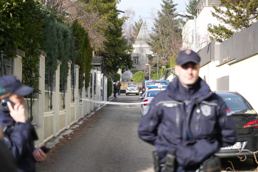 Prve fotografije sa lica mesta: Bačena bomba na kuću Zdravka Čolića, šteta milionska FOTO
