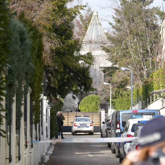 Policija završila uviđaj: Evo kakva je trenutno situacija ispred kuće Zdravka Čolića FOTO/VIDEO