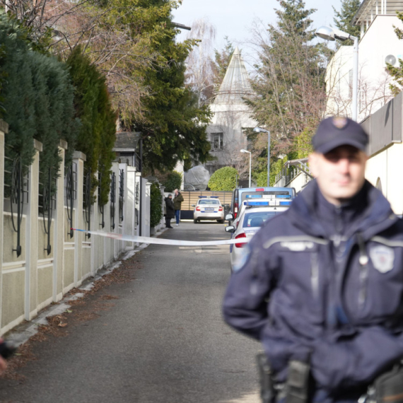 Bačena bomba na kuću Zdravka Čolića FOTO