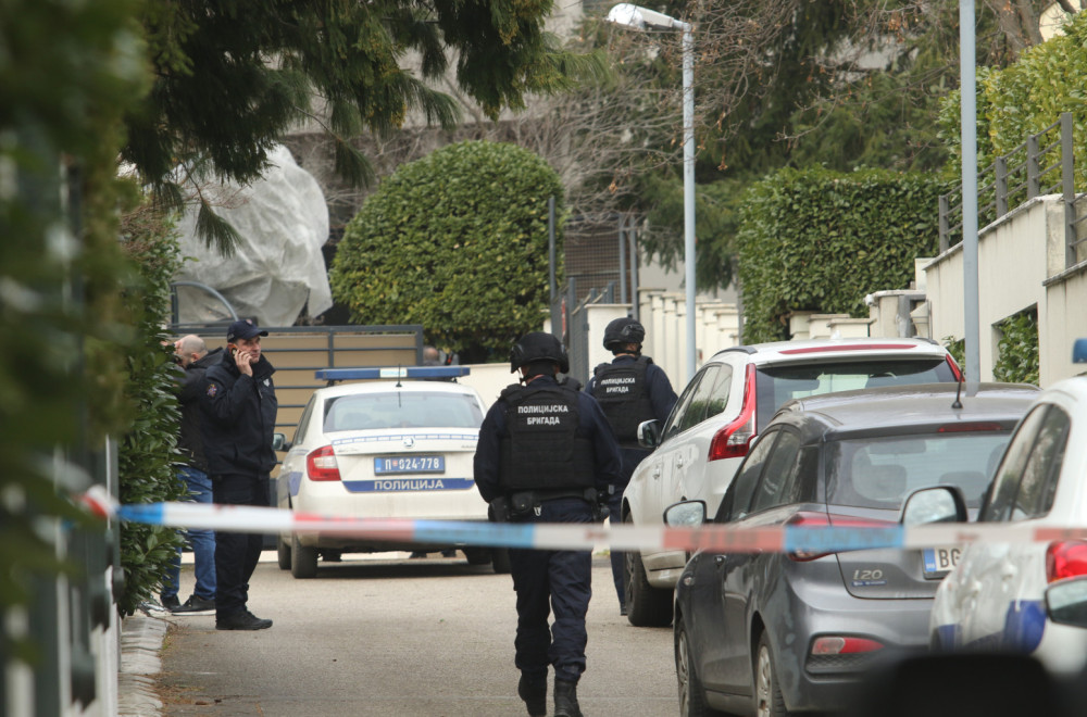 Novi detalji nakon bačene bombe na kuću Zdravka Čolića: Popucala su sva stakla VIDEO