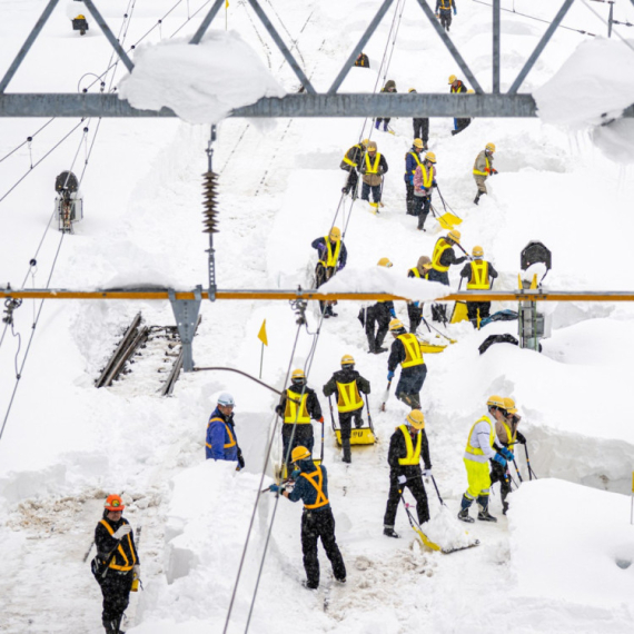 Potpuna katastrofa: Rekordna količina snega, vojska na terenu; Mnogo mrtvih FOTO/VIDEO