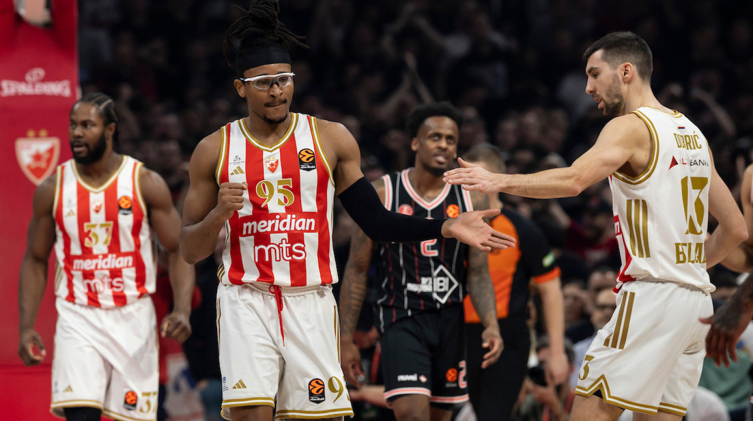 Zvezda vratila vođstvo pred poluvreme!