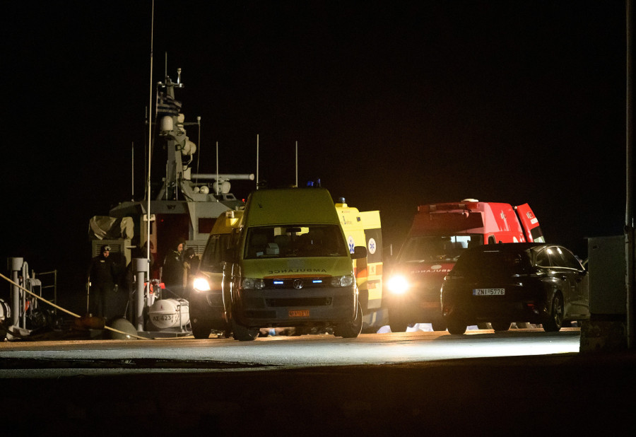 Sudar čamca i broda u Grčkoj: Poginulo 15 ljudi; Mnogo povređenih, među njima deca i dve trudnice FOTO/VIDEO