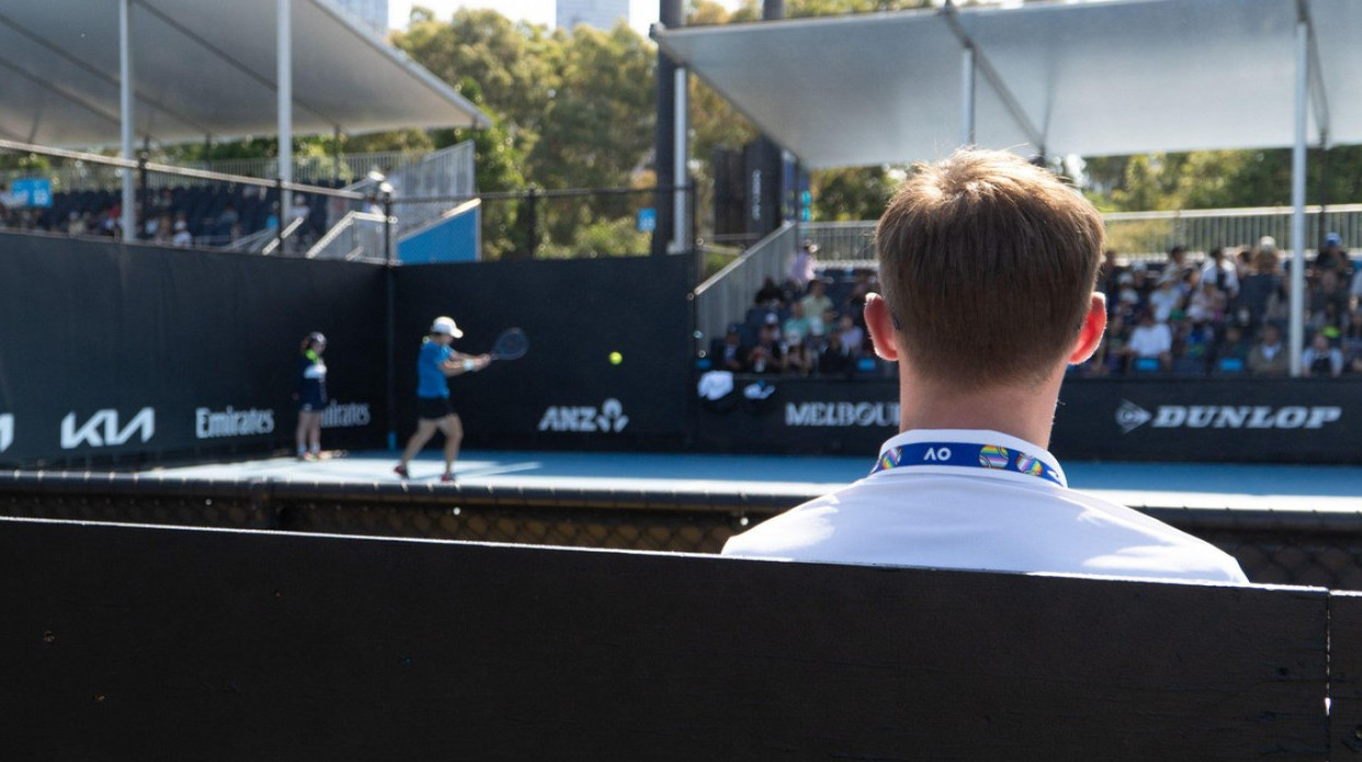 Najbizarnija stvar koju ste videli na teniskim terenima – o čemu se ovde radi? VIDEO