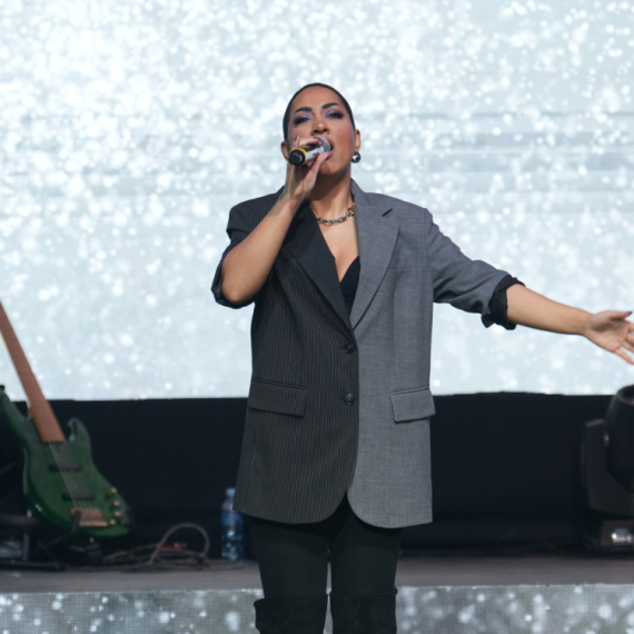 Zejna izdominirala u PZE 2026: Kritikuju je Albanci, a ona peva kao da sutra ne postoji VIDEO