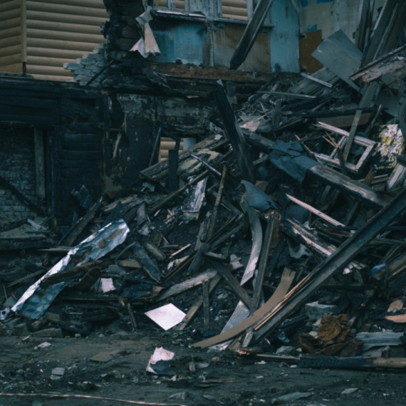 Užas u Rumuniji: Urušio se toranj crkve VIDEO