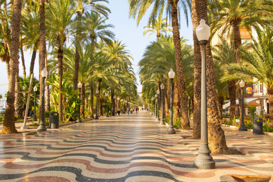 Španski biser nikad dostupniji: Srbi sve češće putuju na ovu destinaciju, a zimi ima posebnu čar FOTO