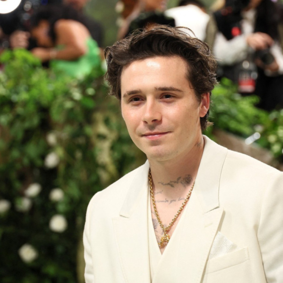 Bruklin zadao novi udarac porodici: Uklonio tetovaže posvećene ocu FOTO