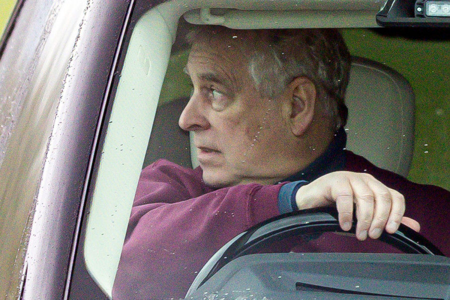 Bez milosti: Kralj izbacio brata iz kuće, spalili mu nameštaj