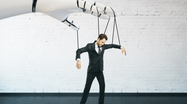 Roboti iznajmljuju ljude: Nova faza AI revolucije