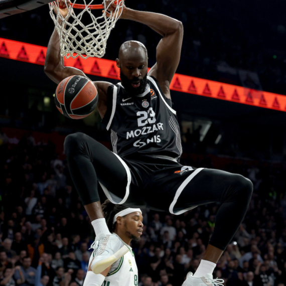 Partizan "zakucao" PAO