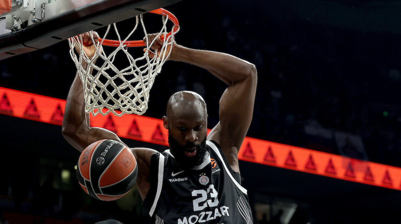 Partizan "zakucao" PAO