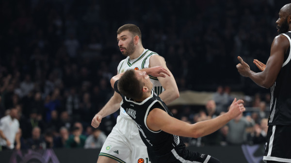 Haos u "Areni": Grk udario Lakića! VIDEO