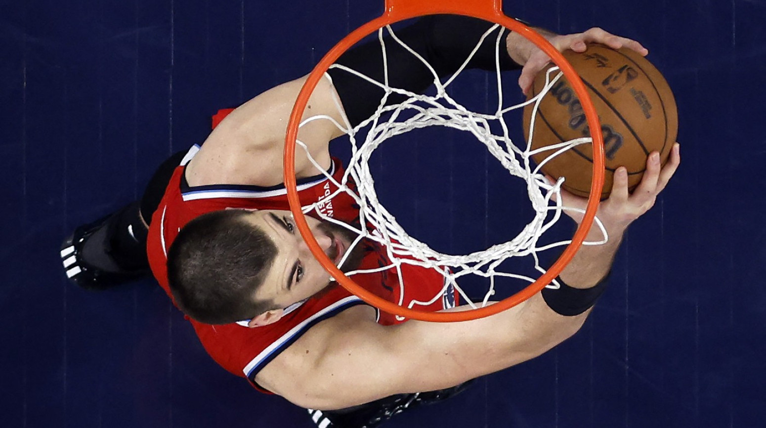 Surova NBA liga – Hrvat u danu u kom je postao otac poslat 3.000 km dalje