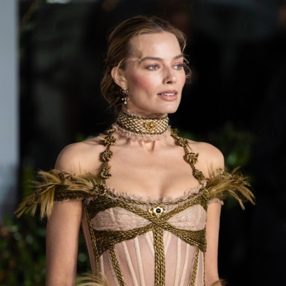 Tako mračna, tako seksi – Margo Robi opet mami uzdahe FOTO