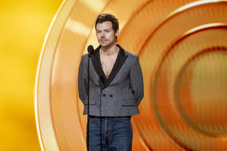 Britanski pevač poljubio muškarca u programu uživo: Svi zanemeli VIDEO