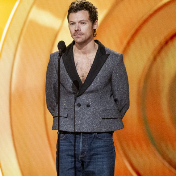 Nekad je bila omiljena ženska obuća, a sada je i muškarci nose FOTO/VIDEO