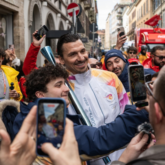 Zlatni Ibrahimović u moćnom stajlingu na OI: Nije ni čudo što je uvek u centru pažnje FOTO/VIDEO