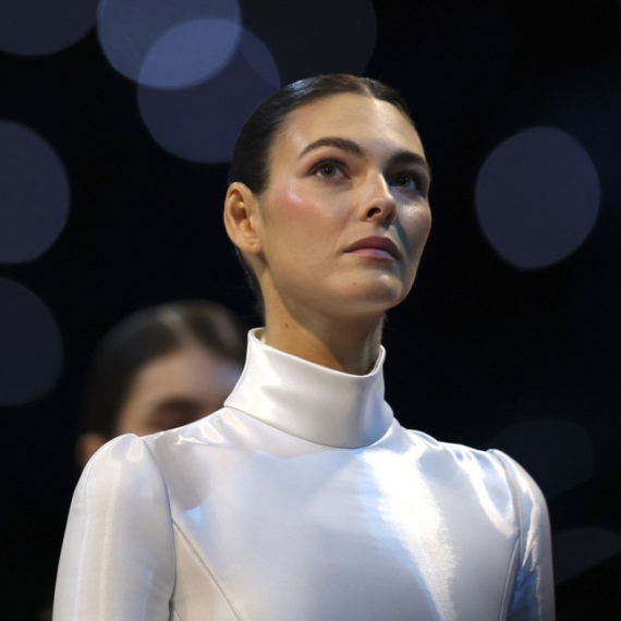 Modni spektakl na ZOI, glavna tema Dikaprijeva devojka FOTO