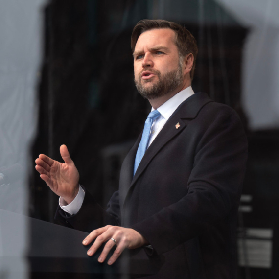 Sprečen atentat: Pretio Vensu smrću; Policija u stanu pronašla jeziv materijal